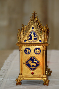 Reliquaire en or du Précieux-Sang contenant le Sang du Christ dans deux tubes de plomb...